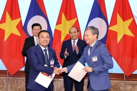 EVN ký nhiều biên bản ghi nhớ phát triển dự án và mua điện từ Lào