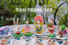 Bộ sưu tập 'Tích Trung Thu' của Tò He Việt và họa sỹ Nguyễn Cẩm Anh có giá bán 3 triệu đồng. (Ảnh: Minh Anh/Vietnam+)