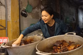 Quán cá kho nổi tiếng số 3 Ngõ Cầu Gỗ, Hà Nội. (Ảnh: Minh Hiếu/Vietnam+)