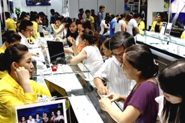 Vàng SJC trong nước lại đi ngang dù giá thế giới tiếp tục tăng 