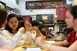 Giá vàng SJC trong nước quay đầu giảm 10.000 đồng mỗi lượng 