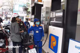 Một điểm bán xăng của Petrolimex tại Hà Nội. (Ảnh: Đức Duy/Vietnam+)