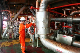 Tập đoàn Dầu khí hoàn thành kế hoạch khai thác dầu trước 22 ngày 