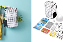 Túi khẩn cấp Sonaete trông giống như một chiếc ba lô thông thường nhưng chứa đầy đủ những vật dụng cần thiết cho tình huống thảm họa.(Nguồn: Japan Times)