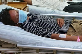 Ông T. được các bác sỹ súc ruột nhưng kết quả thử không phát hiện độc tố trong người. (Ảnh: Bệnh viện cung cấp)