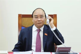 Thủ tướng Nguyễn Xuân Phúc điện đàm với Thủ tướng Lào Thongloun Sisoulith. (Ảnh: Thống Nhất/TTXVN)