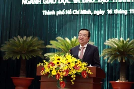 Ông Lê Hồng Sơn, Giám đốc Sở Giáo dục và Đào tạo Thành phố Hồ Chí Minh phát biểu tại buổi lễ. (Ảnh: Thu Hoài/TTXVN)