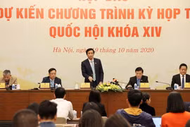 Tổng Thư ký, Chủ nhiệm Văn phòng Quốc hội Nguyễn Hạnh Phúc chủ trì họp báo về dự kiến chương trình kỳ họp thứ 10, Quốc hội khóa XIV. (Ảnh: Trọng Đức/TTXVN)
