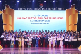 99 nhà giáo trẻ tiêu biểu cấp Trung ương lần thứ II được tuyên dương tại buổi lễ. (Ảnh: Văn Điệp/TTXVN)