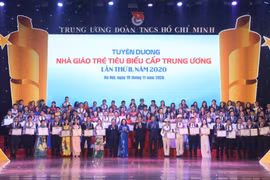 99 nhà giáo trẻ tiêu biểu cấp Trung ương lần thứ II được tuyên dương tại buổi lễ. (Ảnh: Văn Điệp/TTXVN)