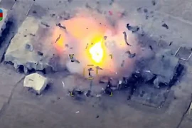 Lực lượng Azerbaijan phá hủy một trạm kiểm soát của Armenia. (Ảnh trích từ video đăng trên website của Bộ Quốc phòng Azerbaijan ngày 2/10/2020. Nguồn: AFP/TTXVN)