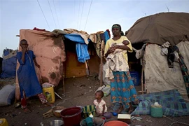 Một gia đình tại trại tị nạn ở Bamako, Mali. (Ảnh: AFP/TTXVN)
