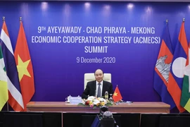 Thủ tướng Nguyễn Xuân Phúc dự hội nghị. (Ảnh: Thống Nhất/TTXVN)