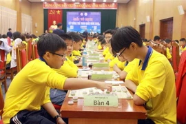 Các kỳ thủ thi đấu nội dung cờ nhanh cá nhân nam. (Ảnh: Đồng Thúy/TTXVN)