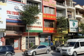 Công an tiến hành khám xét Văn phòng đại diện báo Dân việt khu vực Đông Bắc, trụ sở tại Quảng Ninh. (Ảnh: Đức Hiếu/TTXVN)