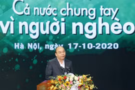 Thủ tướng Nguyễn Xuân Phúc phát biểu tại chương trình 'Cả nước chung tay vì người nghèo' năm 2020. (Ảnh: Doãn Tấn/TTXVN)