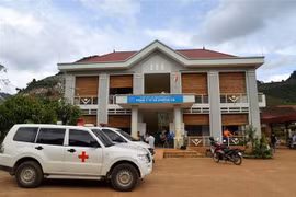 Trạm Y tế xã Chiềng Cọ, nơi điều trị cho các học sinh nghi ngộ độc thực phẩm. (Ảnh: TTXVN phát)