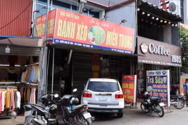 Cậu bé từng làm việc tại Quán bánh xèo miền Trung có dấu hiệu bị hành hạ.