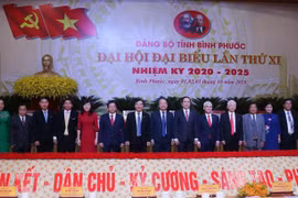 Bí thư Trung ương Đảng, Chủ tịch Ủy ban Trung ương Mặt trận Tổ quốc Việt Nam Trần Thanh Mẫn cùng các lãnh đạo tỉnh Bình Phước tại Đại hội. (Ảnh: Sỹ Tuyên/TTXVN)