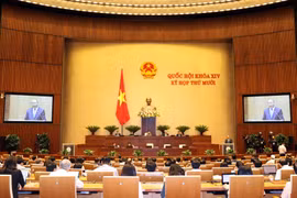 Thủ tướng Nguyễn Xuân Phúc trực tiếp trả lời các câu hỏi của đại biểu Quốc hội. (Ảnh: Thống Nhất/TTXVN)
