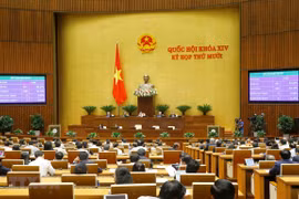 Quốc hội biểu quyết thông qua Nghị quyết về phân bổ ngân sách trung ương năm 2021. (Ảnh: Doãn Tấn/TTXVN)