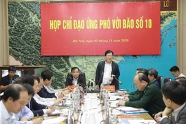 Phó Thủ tướng Chính phủ, Trưởng ban Chỉ đạo Trung ương về Phòng, chống thiên tai Trịnh Đình Dũng phát biểu chỉ đạo công tác ứng phó với bão số 10. (Ảnh: Vũ Sinh/TTXVN)