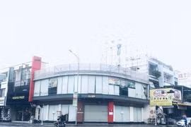 Vợ Phan Văn Anh Vũ khiếu nại việc thi hành án nhà, đất tại 319 Lê Duẩn. (Ảnh: Kim Anh/Vietnam+)