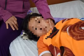 Nữ sinh Tây Ninh bị đánh nhập viện sau va chạm giao thông. (Nguồn: Báo Lao Động)