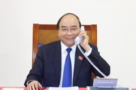 Thủ tướng Chính phủ Nguyễn Xuân Phúc điện đàm với Thủ tướng Thái Lan. (Ảnh: Thống Nhất/TTXVN)
