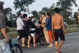 Sự việc được người dân ghi lại và đăng lên mạng xã hội. 
