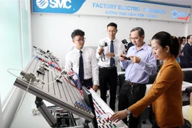 Xưởng thực hành điện-khí nén được trang bị các thiết bị hiện đại, phục vụ cho công tác đào tạo, thực tập. (Ảnh: Tiến Lực/TTXVN)