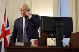  Thủ tướng Anh Boris Johnson trong cuộc điện đàm với Chủ tịch Ủy ban châu Âu Ursula von der Leyen, thảo luận khả năng họp thượng đỉnh về thỏa thuận hậu Brexit. (Ảnh: Mirror/TTXVN)