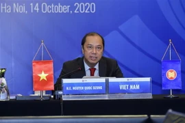 Thứ trưởng Bộ Ngoại giao Nguyễn Quốc Dũng, Trưởng SOM ASEAN Việt Nam chủ trì Cuộc họp lần thứ 4 Nhóm Công tác Hội đồng Điều phối ASEAN về sức khỏe cộng đồng theo hình thức trực tuyến. (Ảnh: TTXVN)