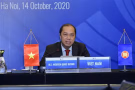 Thứ trưởng Bộ Ngoại giao Nguyễn Quốc Dũng, Trưởng SOM ASEAN Việt Nam chủ trì Cuộc họp lần thứ 4 Nhóm Công tác Hội đồng Điều phối ASEAN về sức khỏe cộng đồng theo hình thức trực tuyến. (Ảnh: TTXVN)