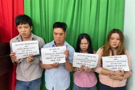 Nhóm chuyên dàn cảnh dùng dao lam rạch túi công nhân ở Khu công nghiệp Sóng Thần (Bình Dương) bị bắt. (Ảnh: TTXVN phát)