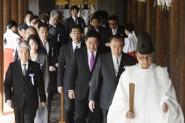 Hàn Quốc phản đối Thủ tướng Nhật gửi đồ lễ tới đền Yasukuni