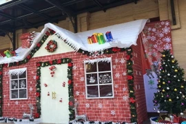 Ban Chỉ đạo Tây Nam Bộ thăm, tặng quà Giáng sinh ở Cần Thơ