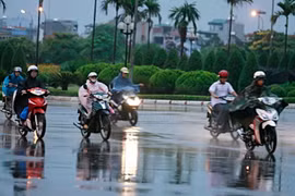 Hai ngày cuối tuần, cả nước xuất hiện mưa rải rác và dông 