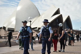 Cảnh sát chống khủng bố Australia bắt giữ hai nghi phạm