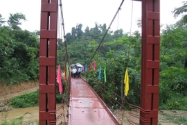 Sẽ hoàn thành toàn bộ 186 cầu treo dân sinh vào tháng 6/2015