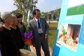 Triển lãm ảnh về Thành Nhà Hồ qua góc nhìn người dân trong vùng