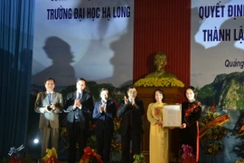 Lễ công bố quyết định thành lập Trường Đại học Hạ Long