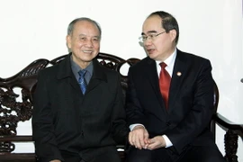 Chủ tịch Mặt trận thăm gia đình nguyên lãnh đạo Bộ Quốc phòng