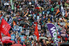 Nhân viên y tế Anh lại đình công do tranh cãi về tiền lương 