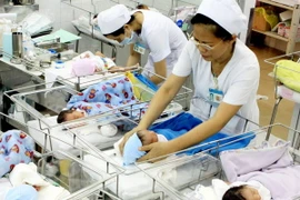 Kiểm soát tỷ số giới tính khi sinh, nâng chất lượng dân số Thủ đô
