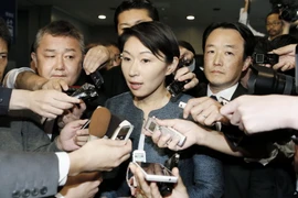 Bộ trưởng Công nghiệp Nhật Bản Yuko Obuchi đệ đơn từ chức