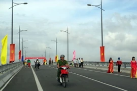 Thông xe cầu Chợ Lách và khởi công xây cầu An Quy, Tân Huề