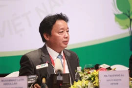 Thứ trưởng Bộ Tài nguyên và Môi trường Trần Hồng Hà tại buổi họp báo. (Nguồn ảnh: TTXVN)