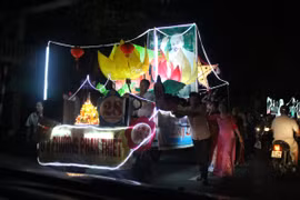 Vào ngày 24-26/9 tại thành phố Tuyên Quang sẽ diễn ra lễ hội Thành Tuyên năm 2015, với điểm nhấn là các hoạt động trình diễn các mô hình đèn Trung Thu "khổng lồ." (Ảnh: Hùng Võ/Vietnam+)
