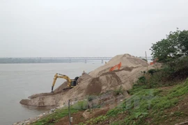 Một bãi tập kết vật liệu xây dựng trên địa bàn Hà Nội. (Ảnh: Hùng Võ/Vietnam+)